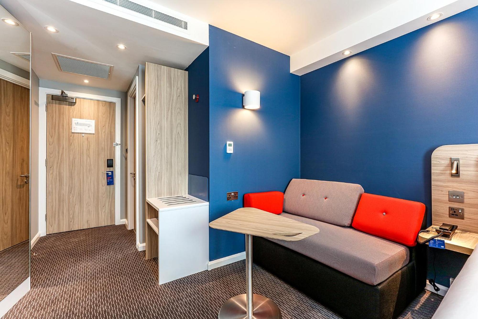 Holiday Inn Express - Fleet By Ihg Eksteriør billede